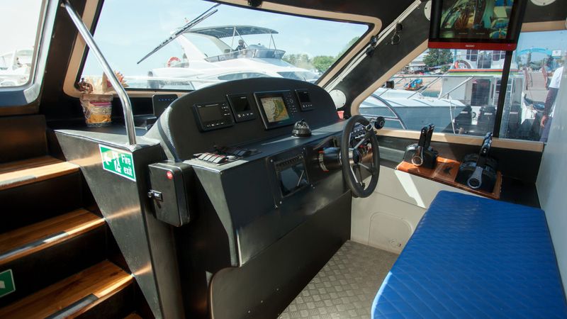 BlueWater Express XII - Wheelhouse