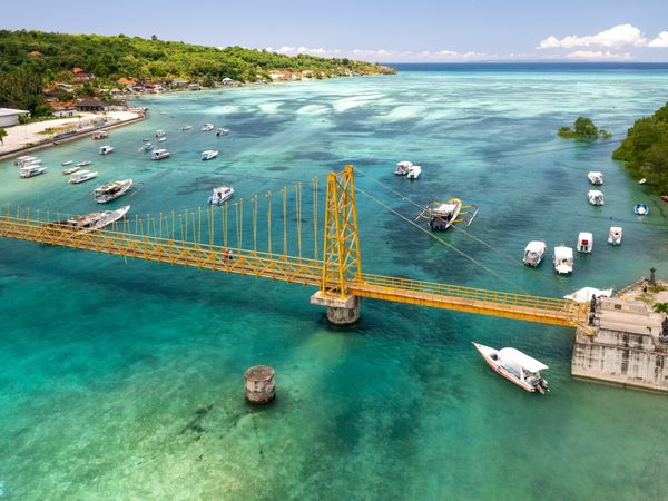 Lembongan Yellow Bridge